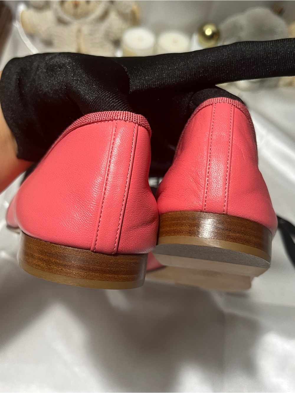 CHANEL Coral Pink Leather Ballet Flats with CC Medallion - Picture 3 of 11